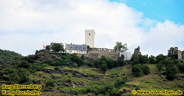 Die Burg Sterrenberg wurde bereits 1034 urkundlich erwähnt und gilt als älteste erhaltene Burganlage des Mittelrheintals. Zusammen mit der 200 Meter entfernten Burg Sterrenberg bildet sie den Schauplatz der Sage von den „feindlichen Brüdern“.
