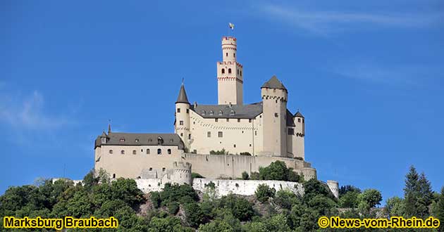 Die Marksburg oberhalb von Braubach gehrt zu den rechtsrheinischen Rheinburgen.